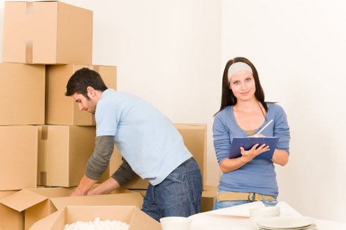 Prepared moving van service with packing and loading assistance