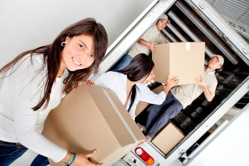 Professional moving van planning for Locksbottom streets and access